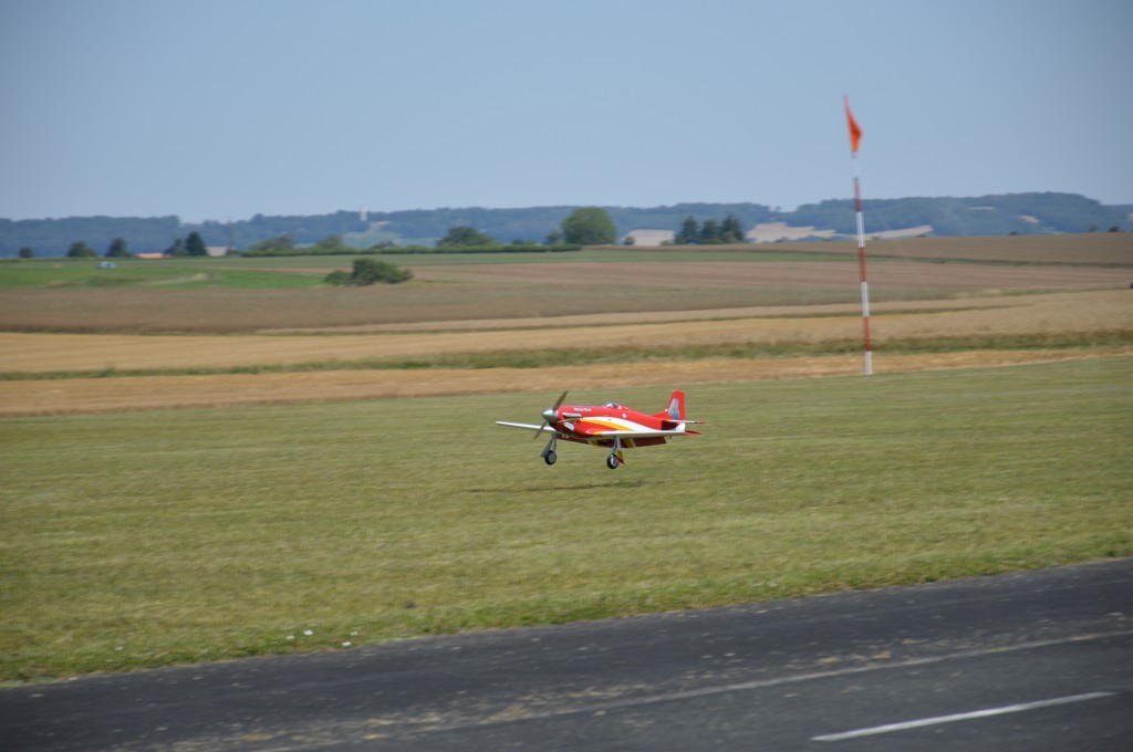 Retour de son vol EXPERIMENTAL , le Mustang à parfaitement volé .. 