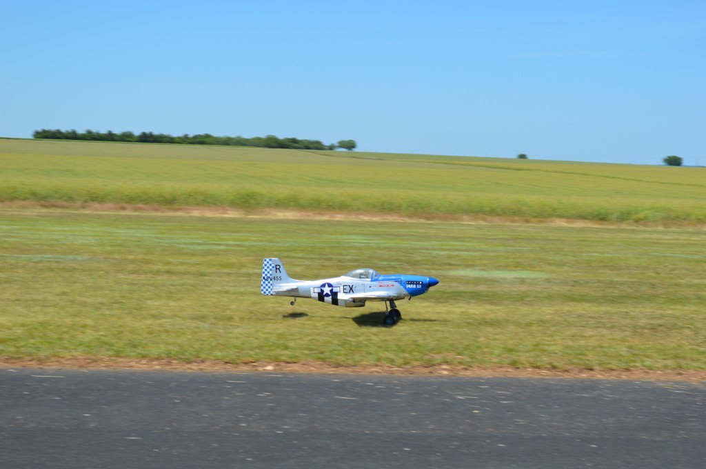 Superbe atterrissage du P51 de P.Y Brault