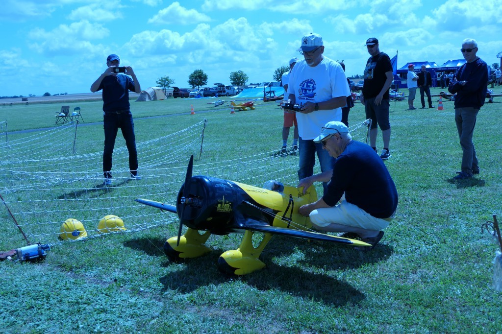 Préparation du Gee Bee Z en  vue d'un vol expérimental